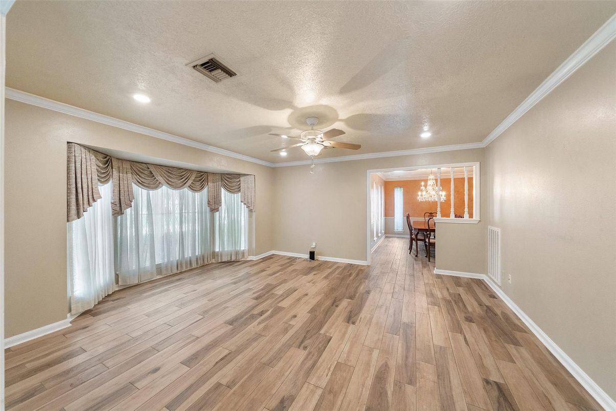 Interior, Recessed Lighting, Wood Texture Flooring
