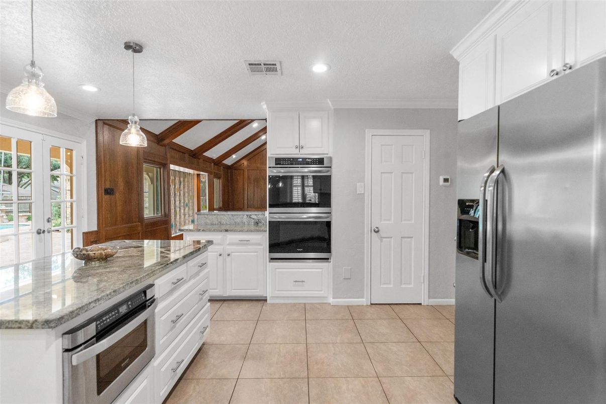 Interior, Kitchen, Pendant Lights, Recessed Lighting, Stainless Steel Appliances