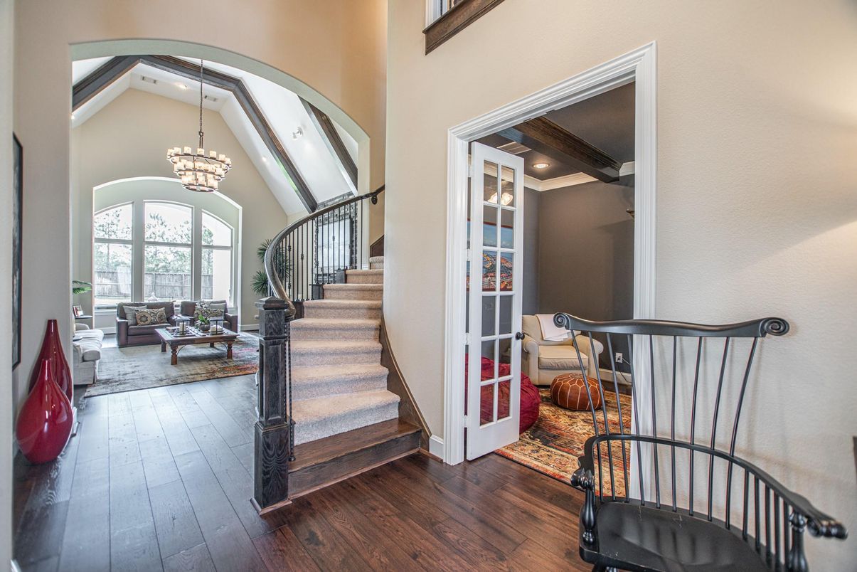 Chandelier, Interior, Living room, Recessed Lighting, Wood Texture Flooring