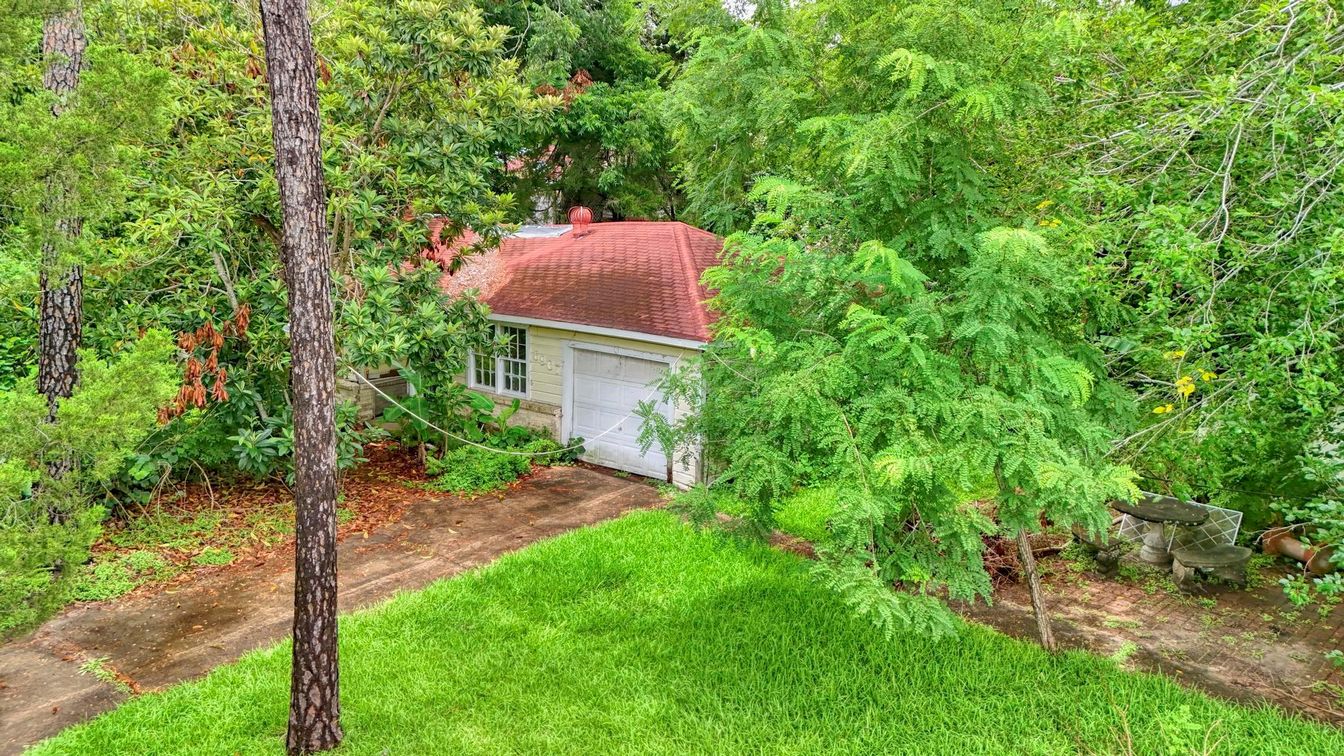 Detached Garage, Exterior