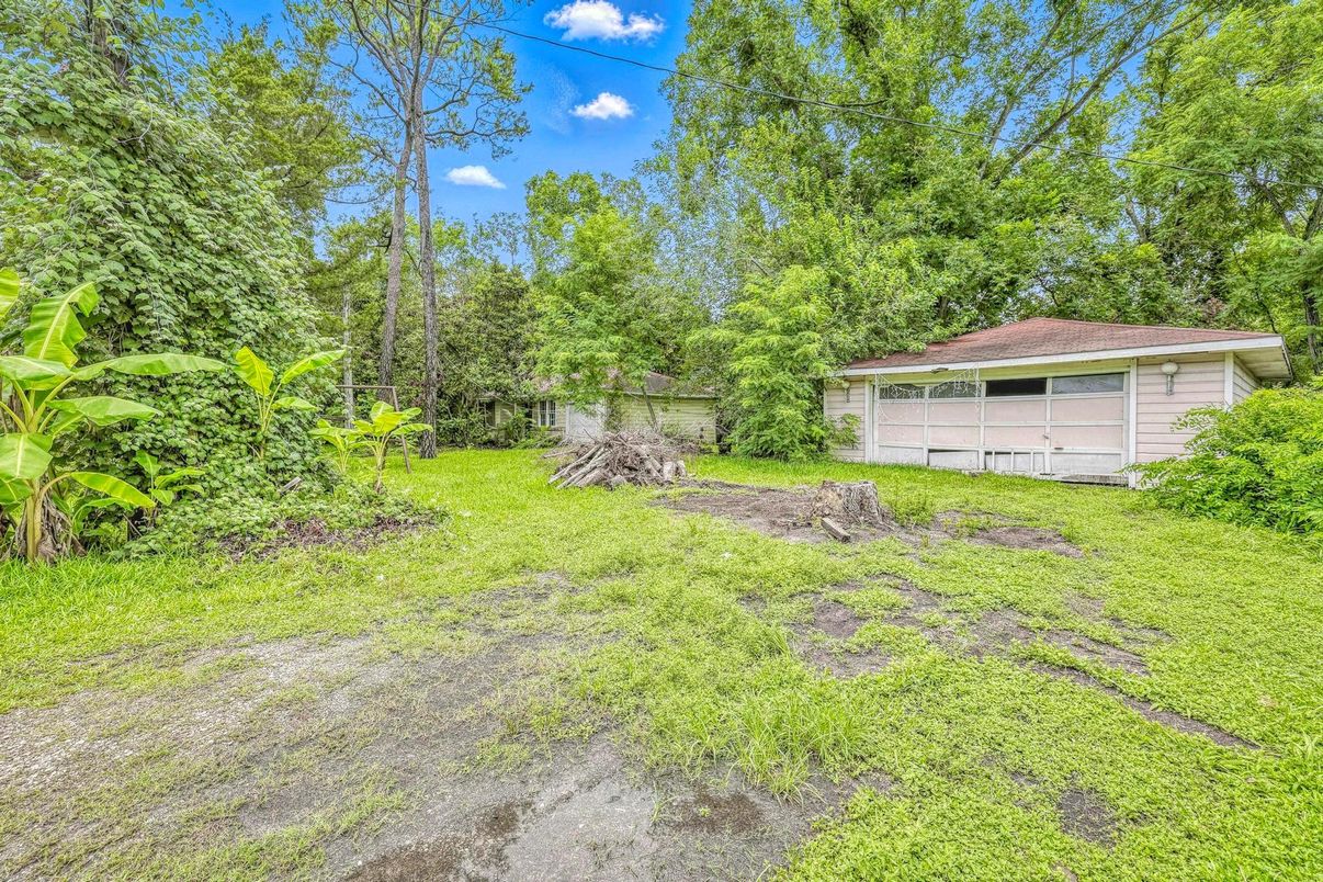 Backyard, Detached Garage, Exterior