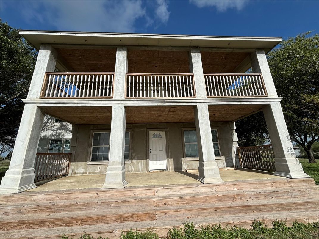 Exterior, Facade, None
