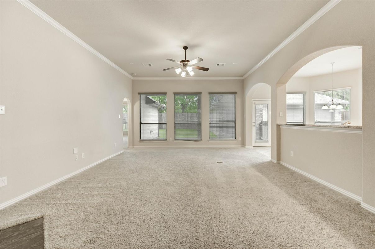Empty room, Interior