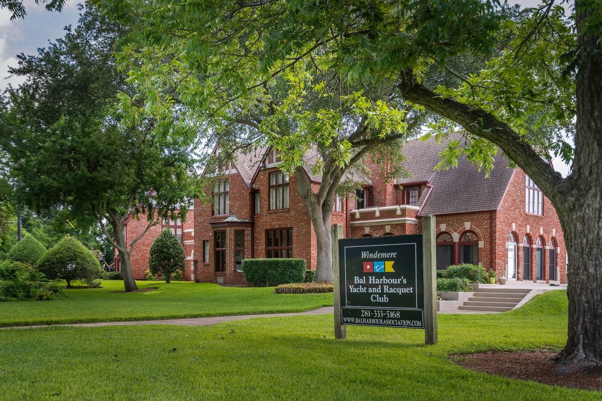 Exterior, Facade, Brick Facade, Georgian
