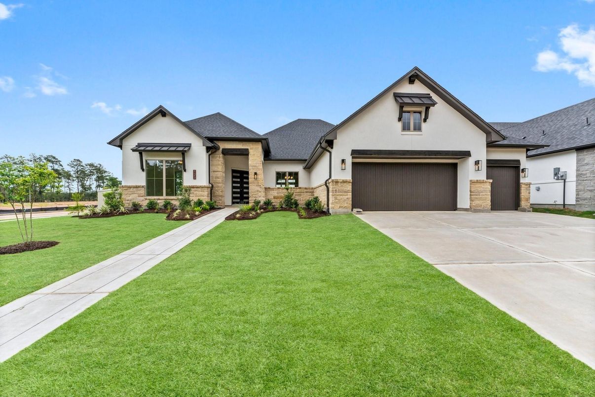 Attached, Exterior, Facade, Farmhouse