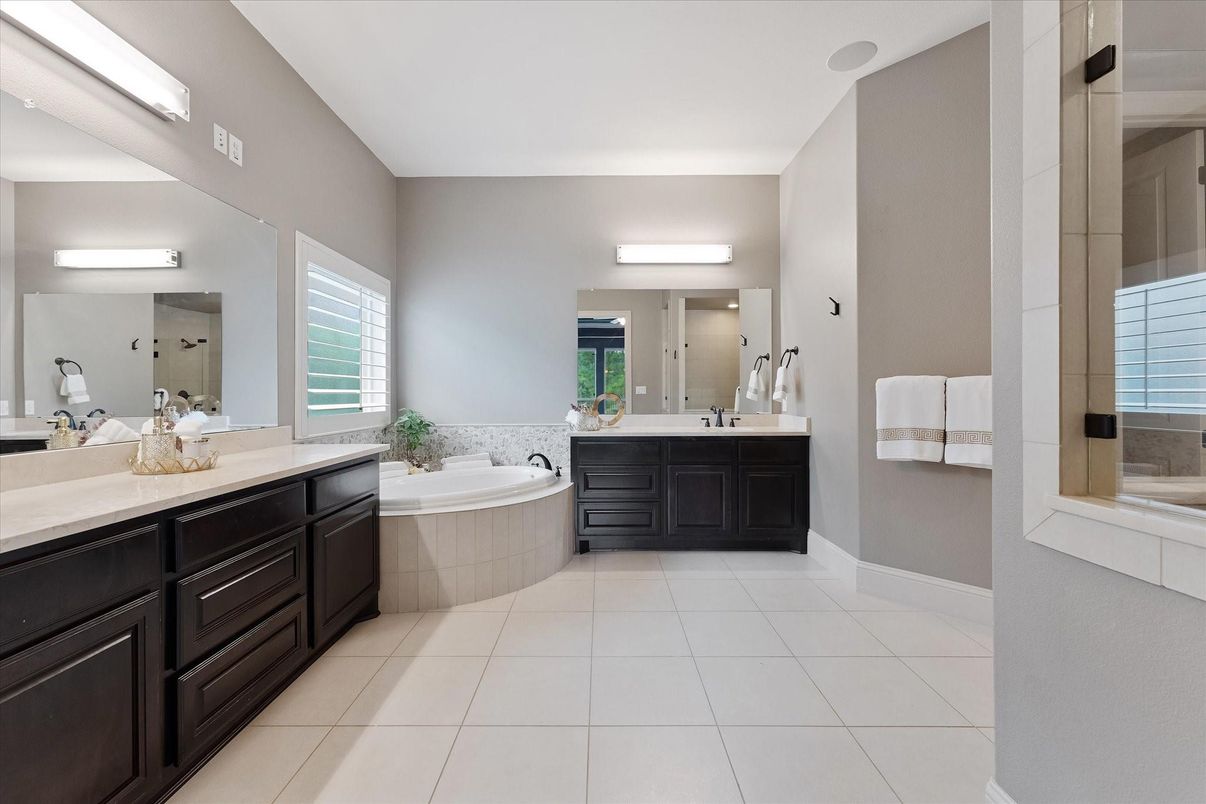 Bathroom, Dual Sink Vanities, Interior