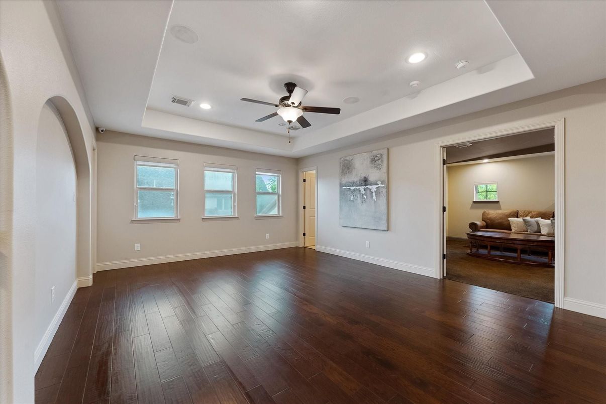 Empty room, Interior, Recessed Lighting, Wood Texture Flooring