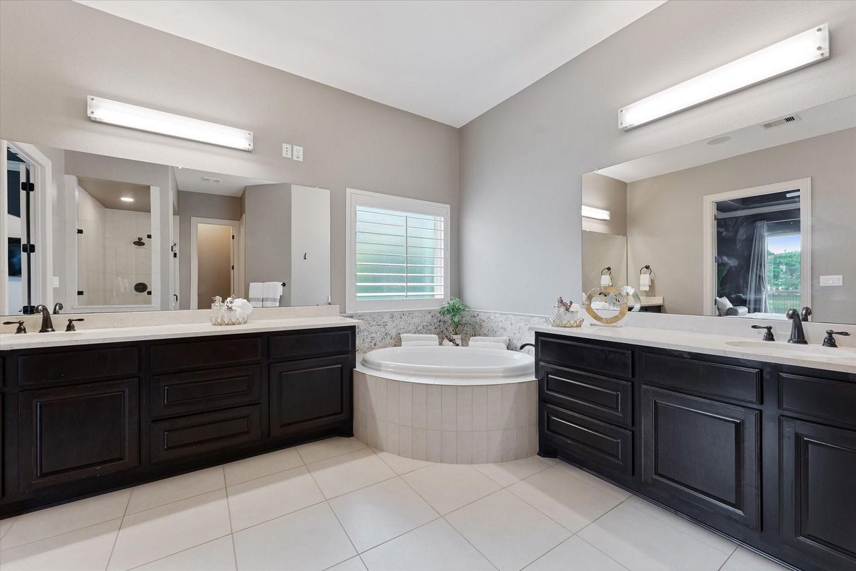 Bathroom, Dual Sink Vanities, Interior