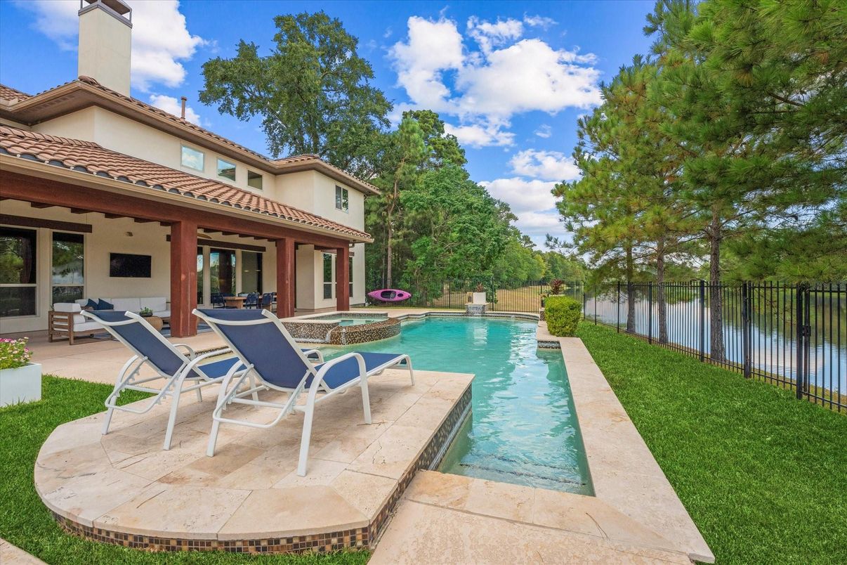 Exterior, Pool
