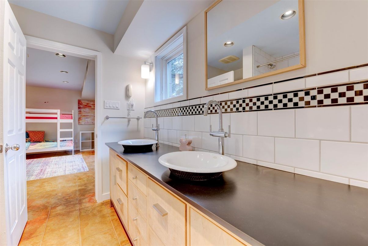 Bathroom, Dual Sink Vanities, Interior, Recessed Lighting