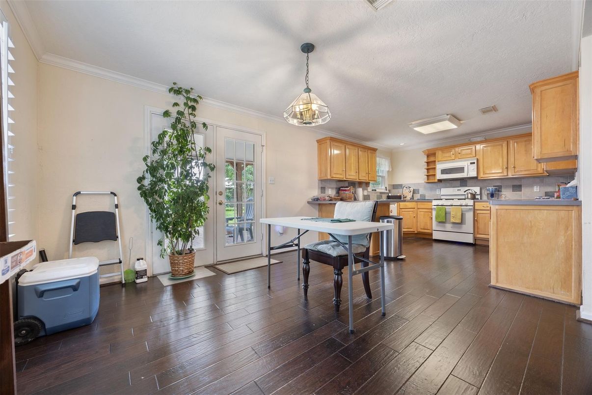 Dining room, Interior, Kitchen, Pendant Lights, Wood Texture Flooring