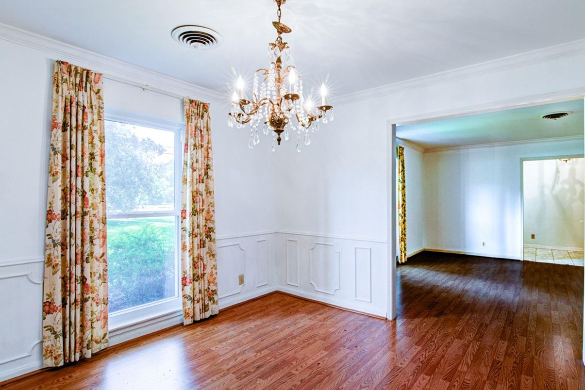 Chandelier, Empty room, Interior, Wood Texture Flooring