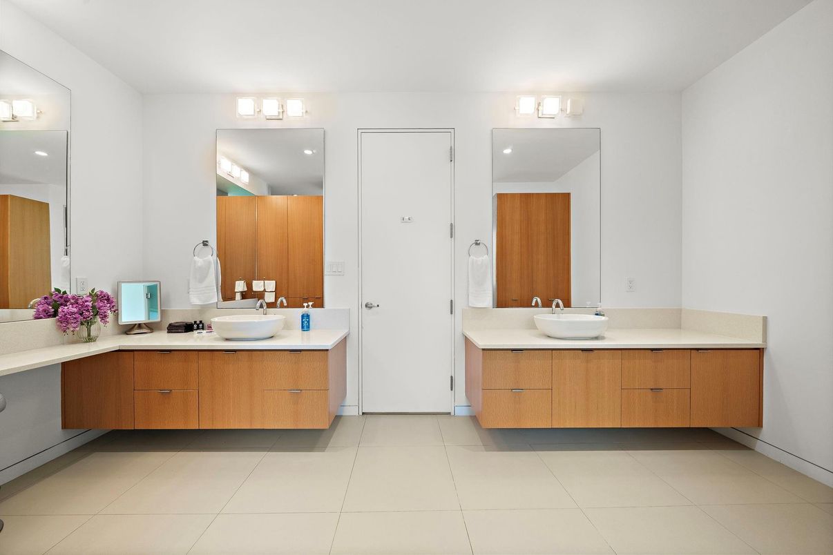 Bathroom, Dual Sink Vanities, Interior