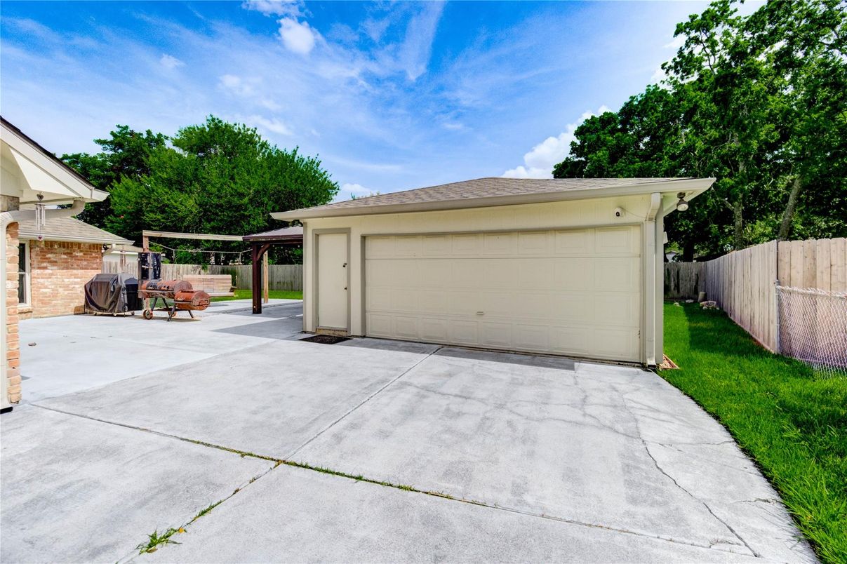 Backyard, Detached Garage, Exterior