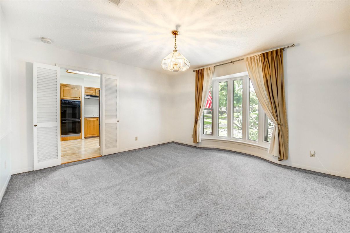 Chandelier, Empty room, Interior, Pendant Lights