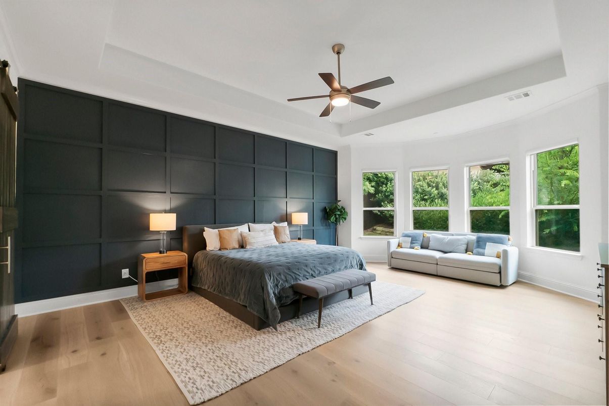 Interior, Projection Screen, Recessed Lighting, Wood Texture Flooring