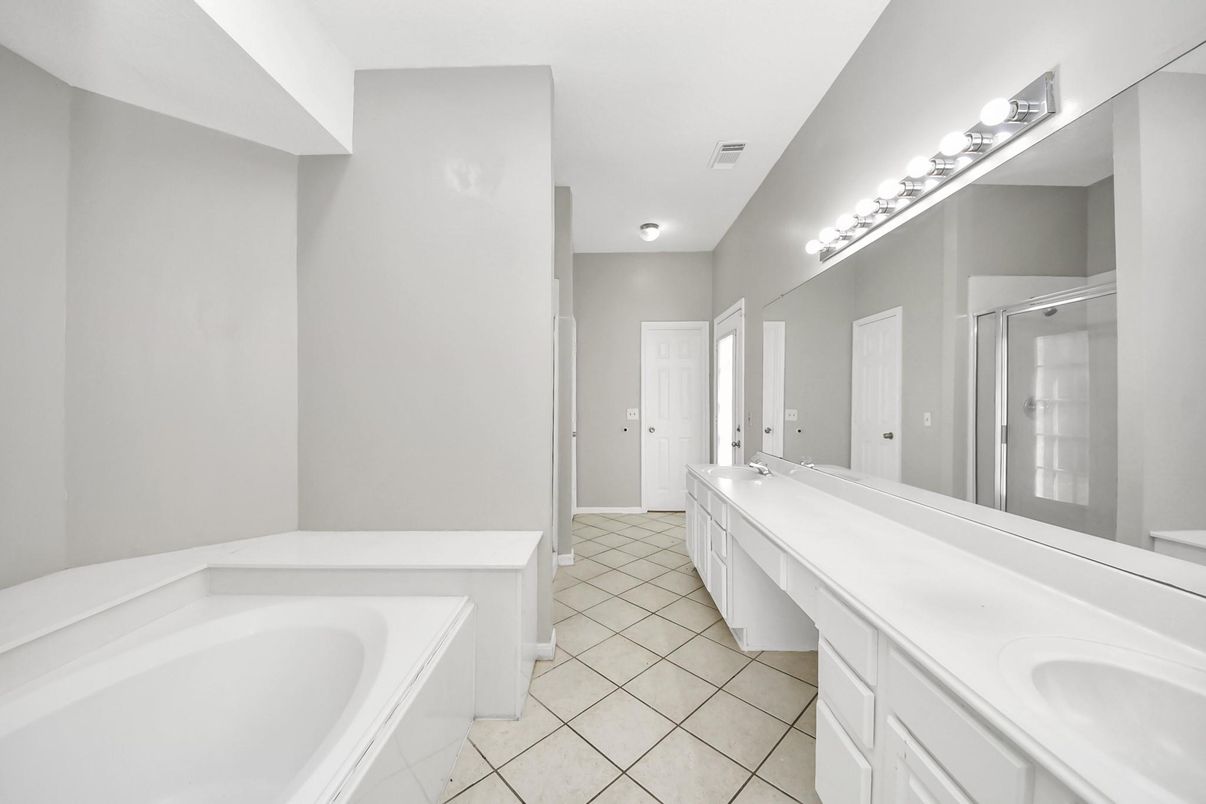 Bathroom, Dual Sink Vanities, Interior
