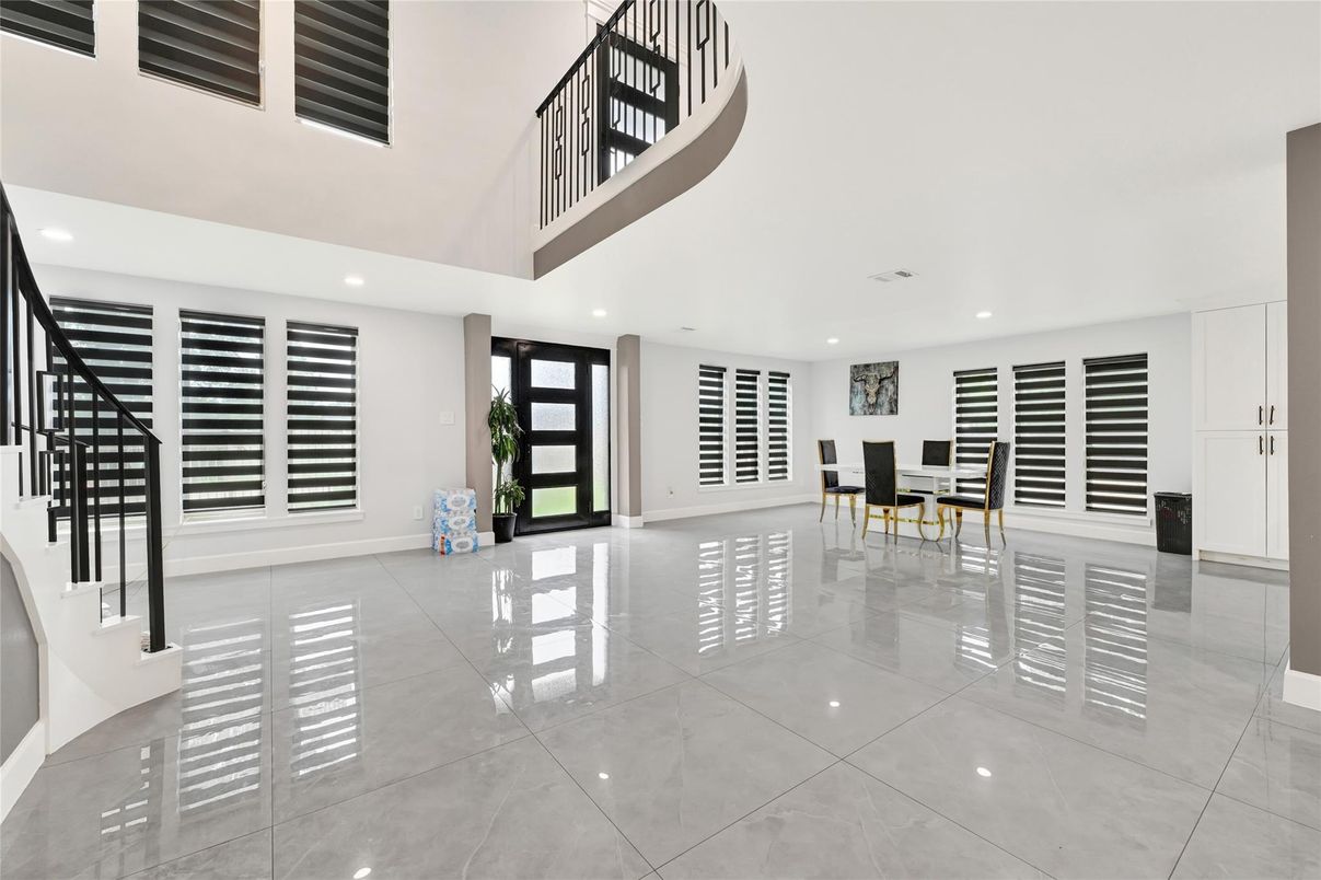 Dining room, Interior, Recessed Lighting