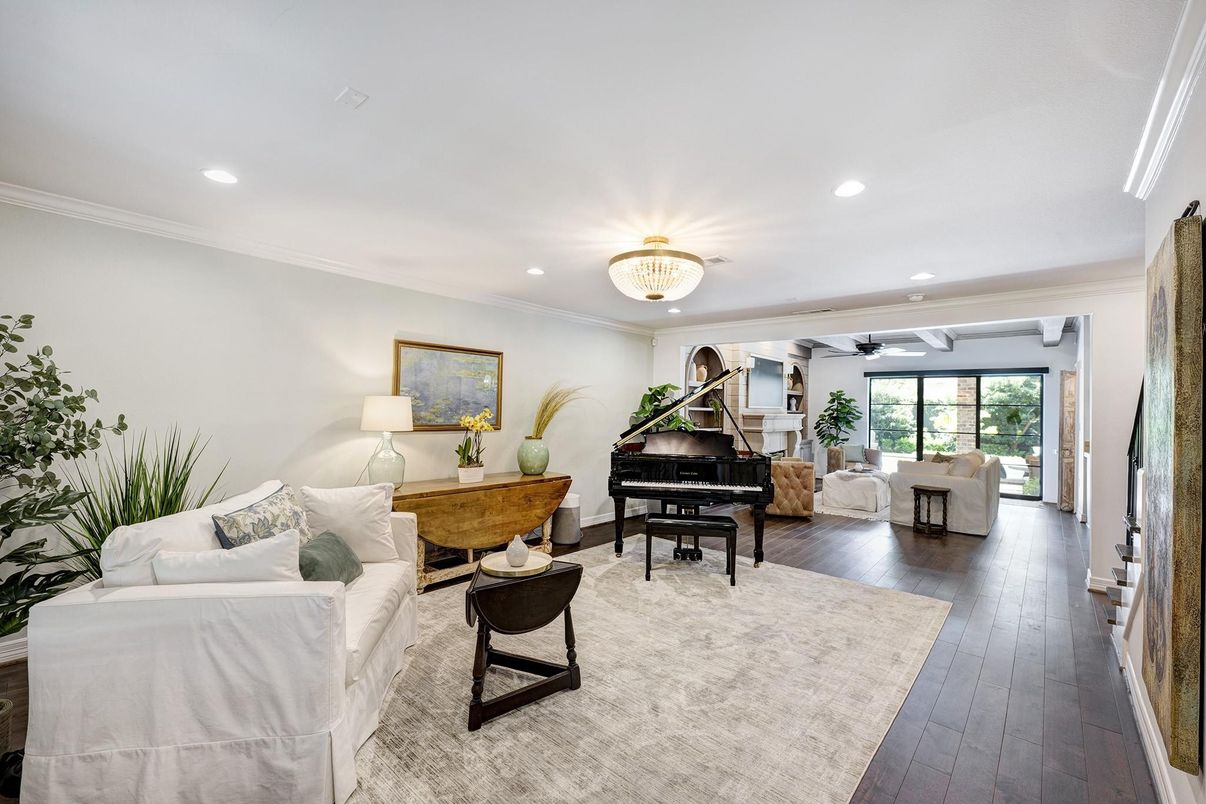 Interior, Living room, Piano, Recessed Lighting, Wood Texture Flooring