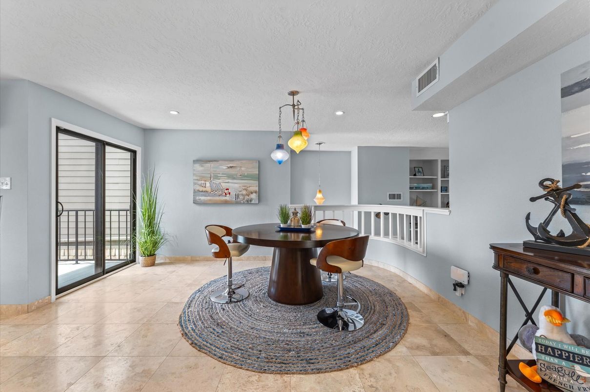 Dining room, Interior, Pendant Lights, Recessed Lighting