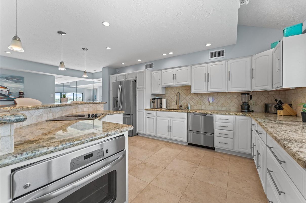Interior, Kitchen, Pendant Lights, Recessed Lighting, Stainless Steel Appliances
