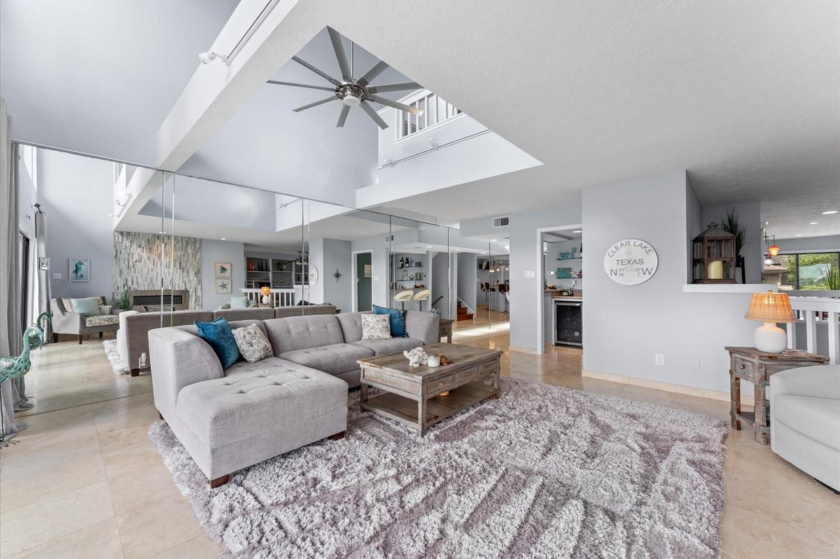 Interior, Living room, Pendant Lights, Recessed Lighting