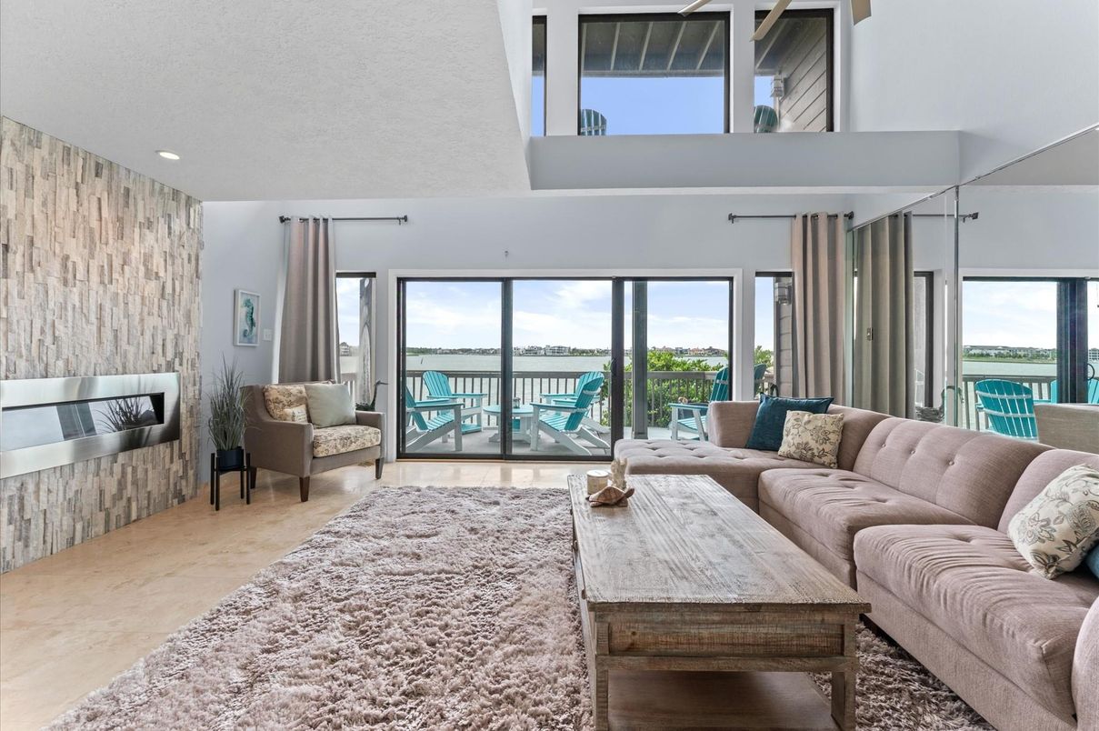 Interior, Living room, Recessed Lighting, Water