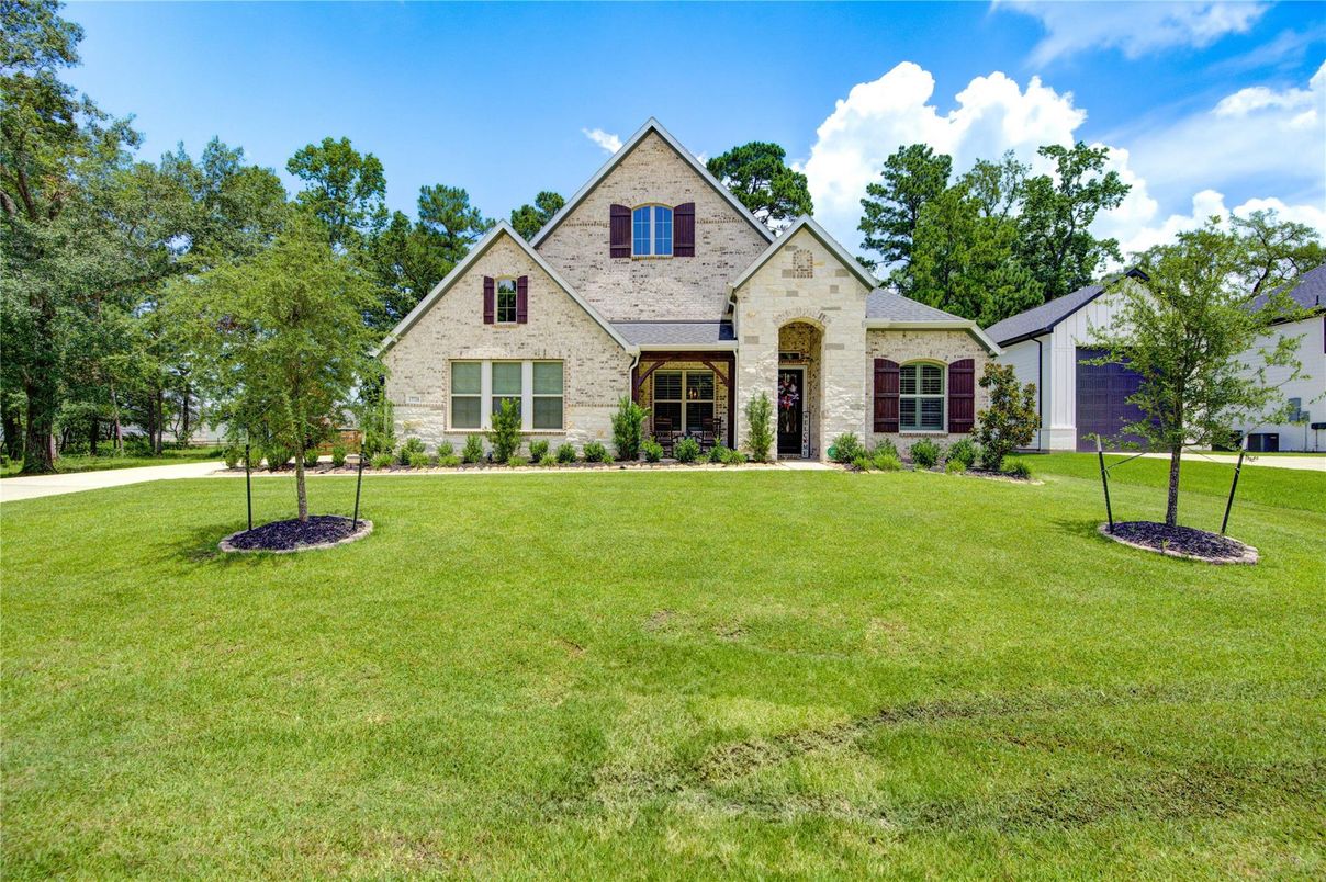 Backyard, Exterior, Facade, Brick Facade, French Provincial