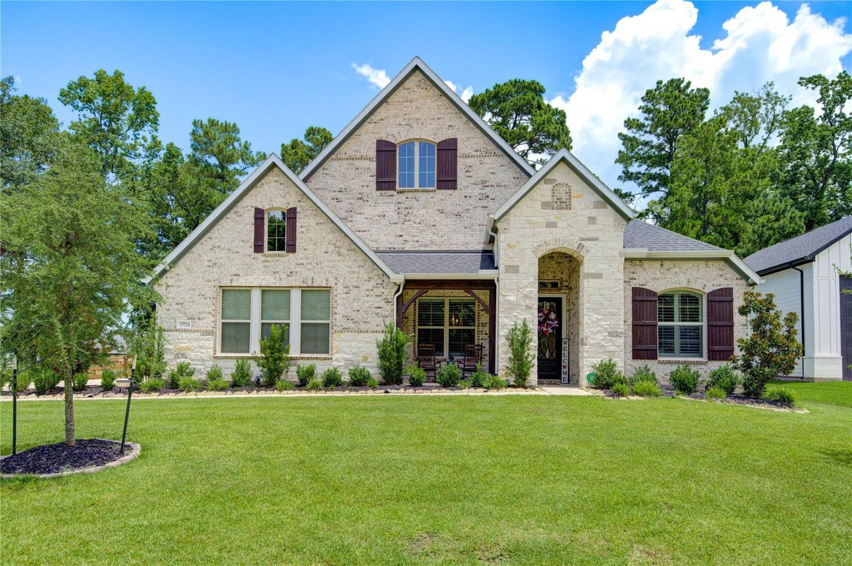 Exterior, Facade, Brick Facade, Brick Traditional