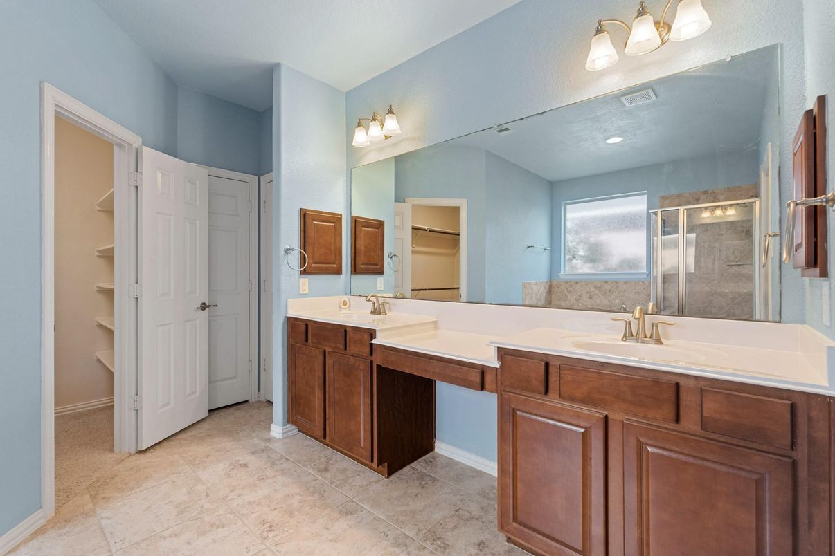 Bathroom, Dual Sink Vanities, Interior, Recessed Lighting
