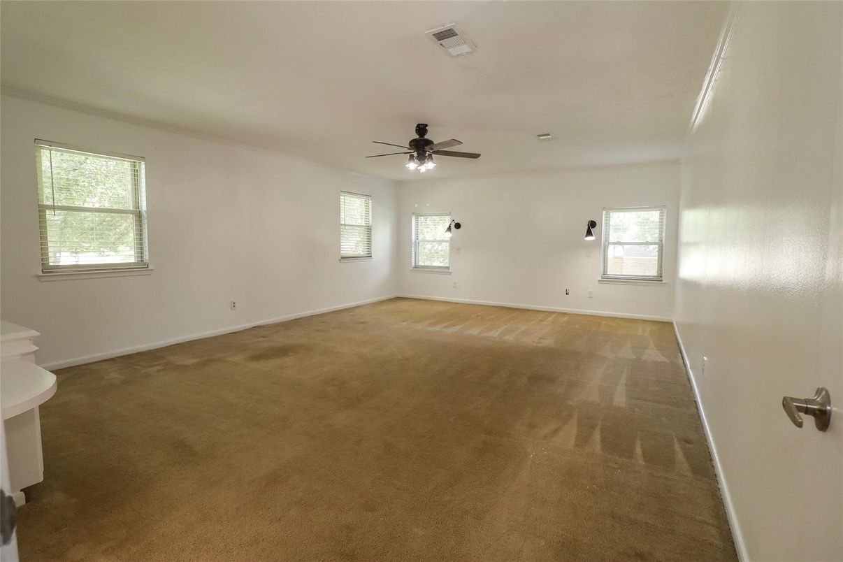 Empty room, Interior
