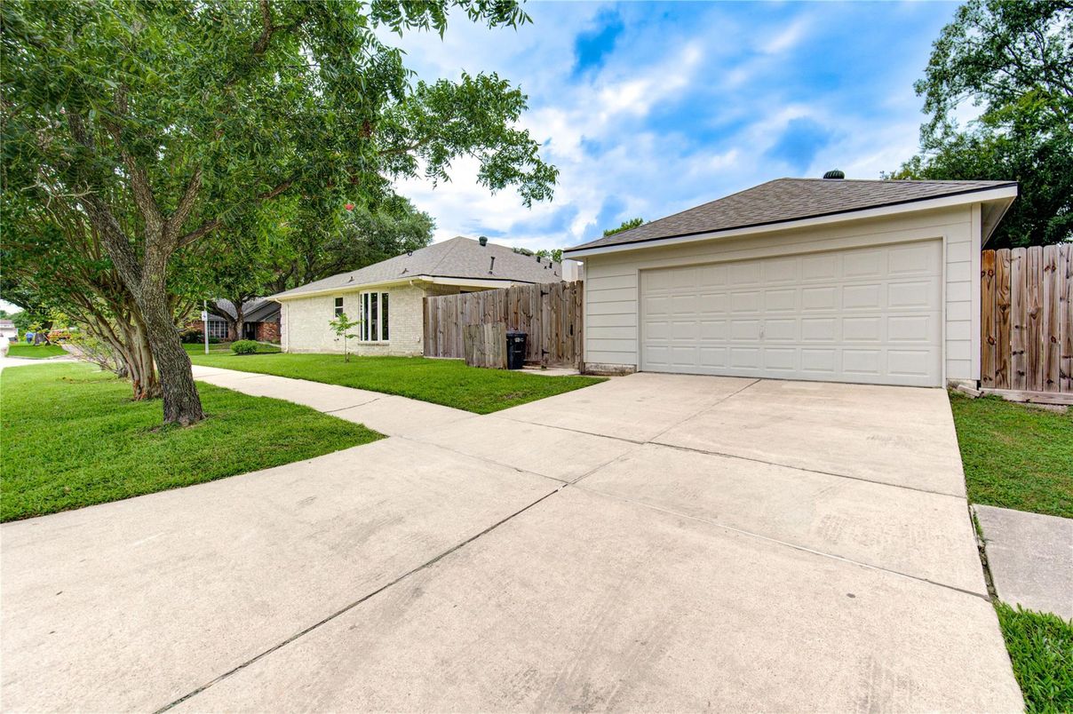 Detached Garage, Exterior