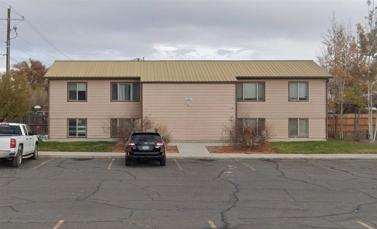 Attached, Exterior, Facade, Raised Ranch