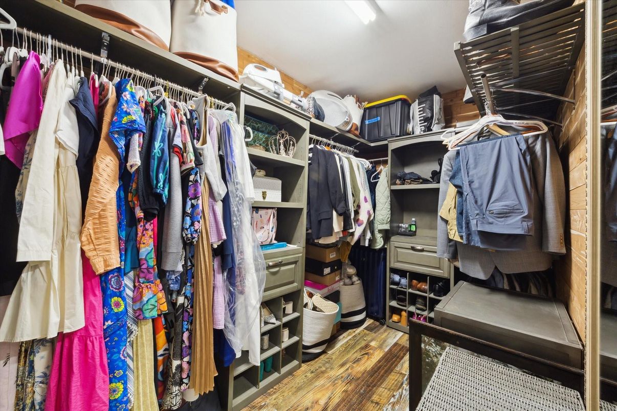 Interior, Walk-in Closets, Wood Texture Flooring