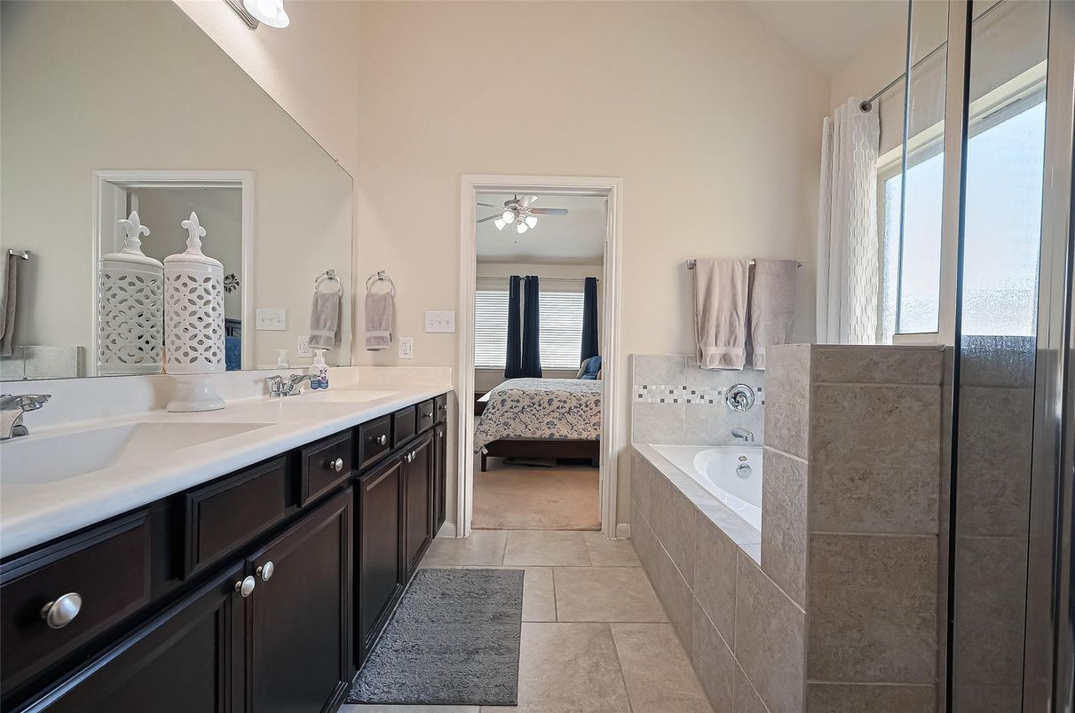 Bathroom, Bedroom, Dual Sink Vanities, Interior