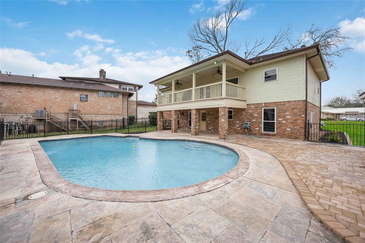 Exterior, Pool