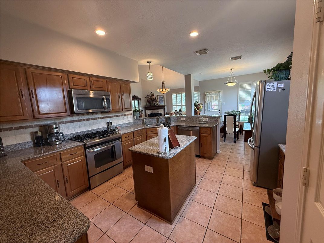 Dining room, Interior, Kitchen, Pendant Lights, Recessed Lighting, Stainless Steel Appliances