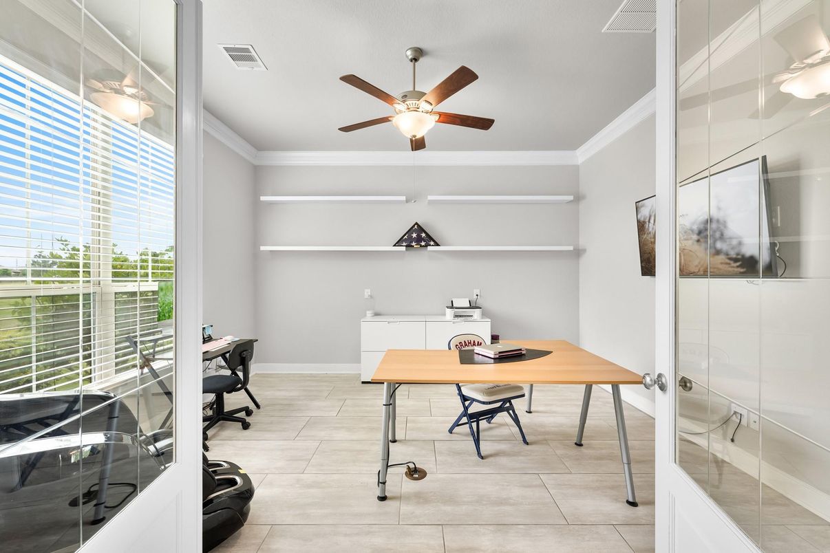 Home Office, Interior
