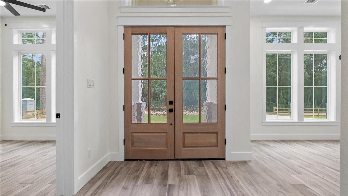 Interior, Recessed Lighting, Wood Texture Flooring