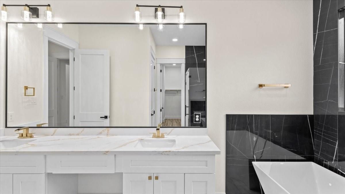 Bathroom, Dual Sink Vanities, Interior