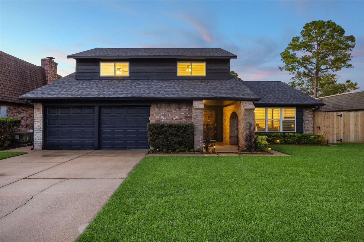 Attached, Exterior, Facade, Brick Facade, Split Level