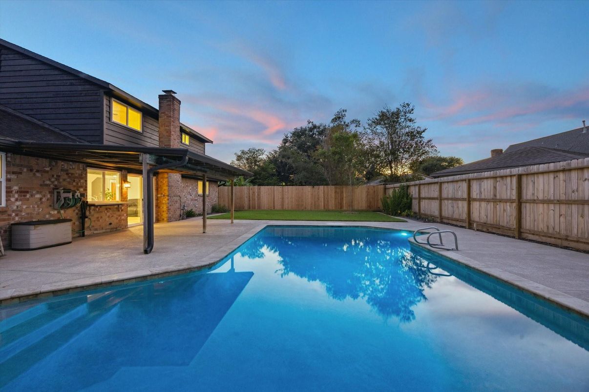 Exterior, Pool