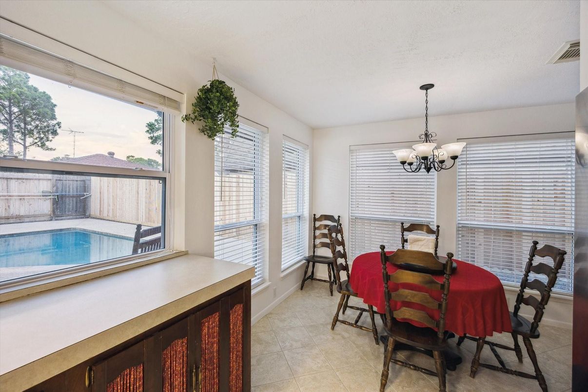 Chandelier, Dining room, Interior