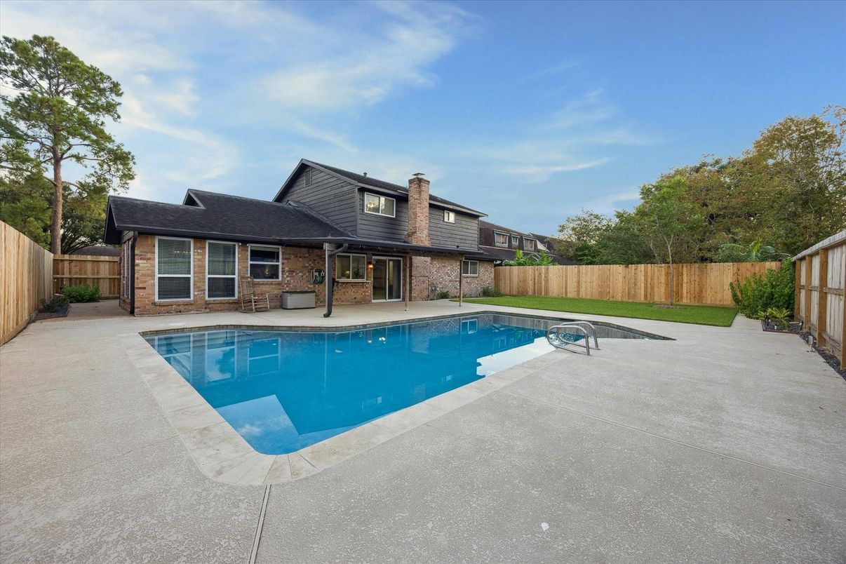 Exterior, Pool