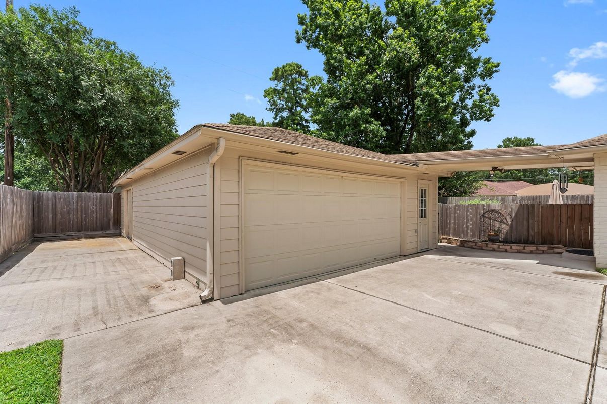 Detached Garage, Exterior