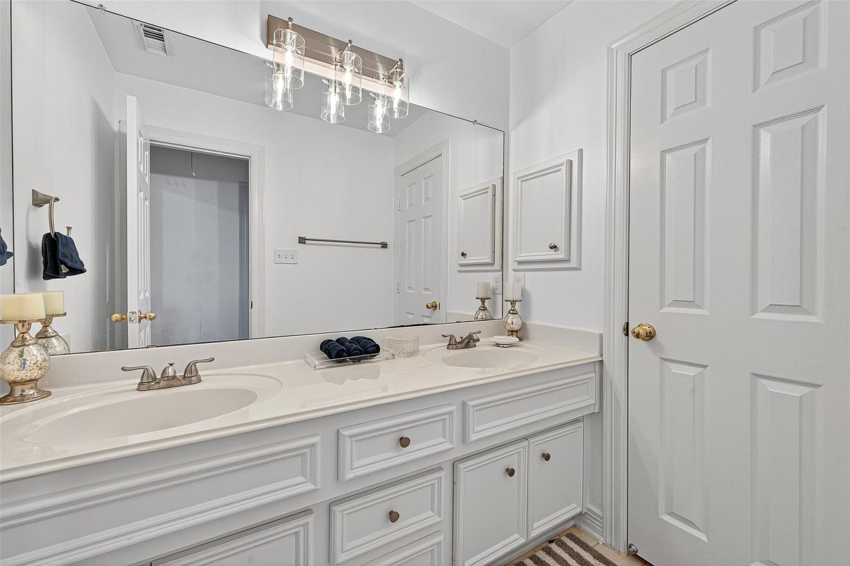 Bathroom, Dual Sink Vanities, Interior