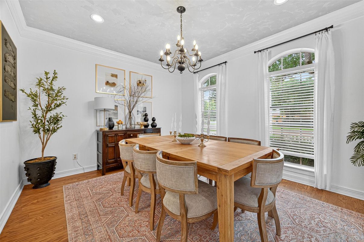 Chandelier, Dining room, Interior, Recessed Lighting, Wood Texture Flooring