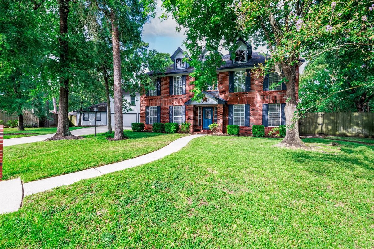 Backyard, Exterior, Facade, Brick Facade, Georgian