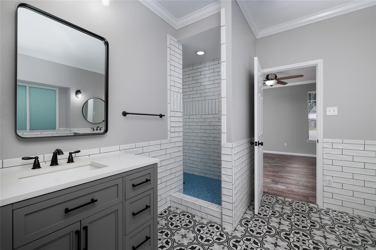 Bathroom, Interior, Recessed Lighting, Wood Texture Flooring