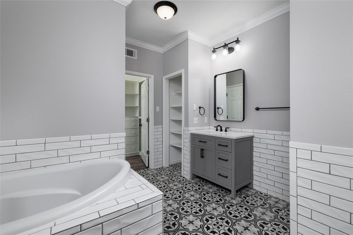 Bathroom, Dual Sink Vanities, Interior